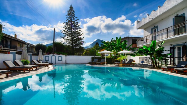 Seasonal outdoor pool, open 9 AM to 7 PM, pool umbrellas, sun loungers - Aquarius Beach Eco-Hotel (Corfu)
