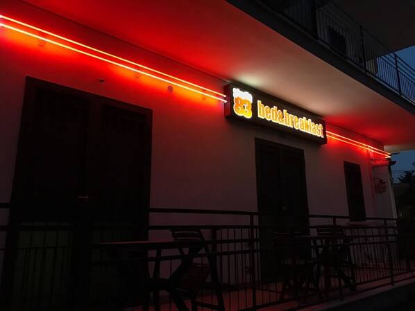 Buffet déjeuner gratuit tous les jours