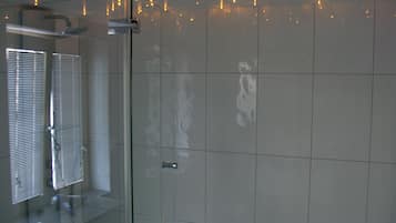 Comfort Apartment, 2 Bedrooms, Kitchen, Mountain View | Bathroom