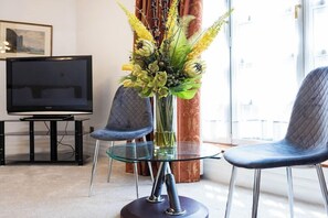 Interior - Carlton Court (London)