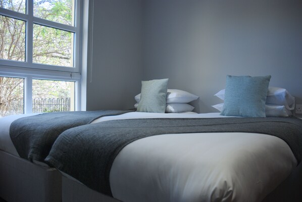 Iron/ironing board, free cribs/infant beds, free WiFi, bed sheets - Royal Mile Accommodation (Edinburgh)