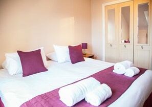 Iron/ironing board, free cots/infant beds, free WiFi, bed sheets - Royal Mile Accommodation (Edinburgh)