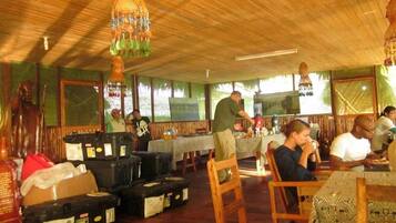 Breakfast, lunch, dinner served; Regional cuisine, garden views