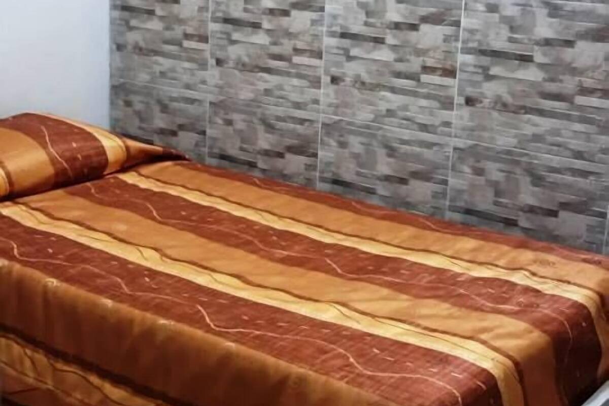 Single Room, Shared Bathroom