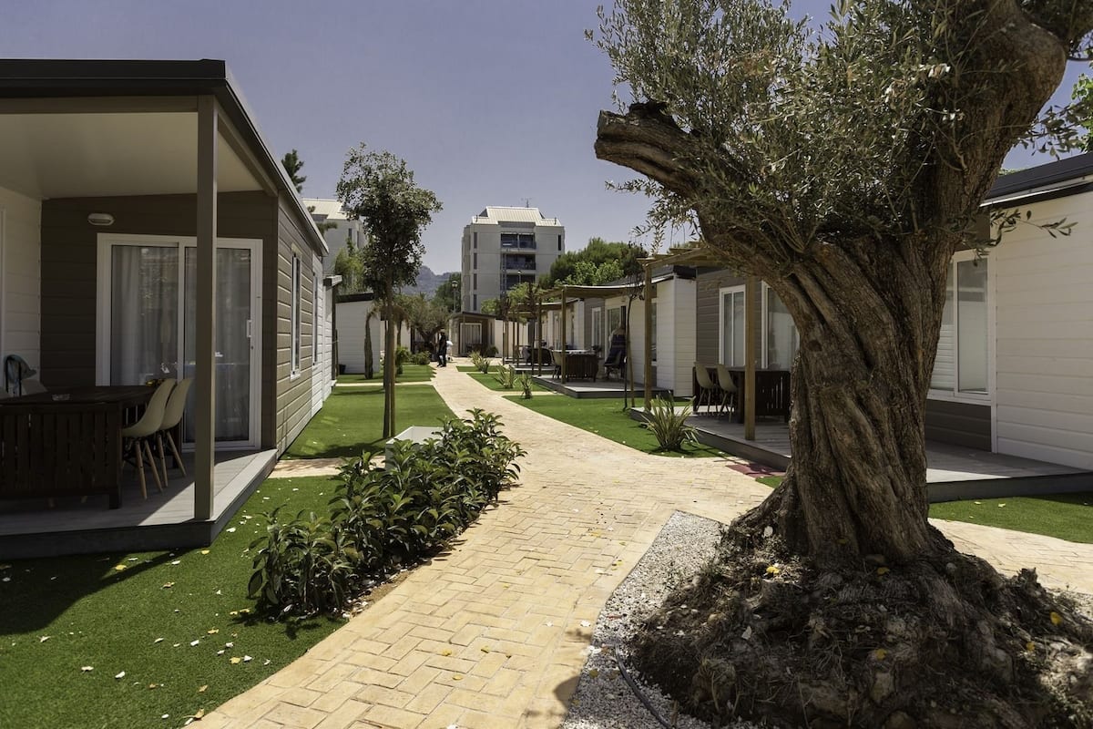 Basic Bungalow (Deveses)