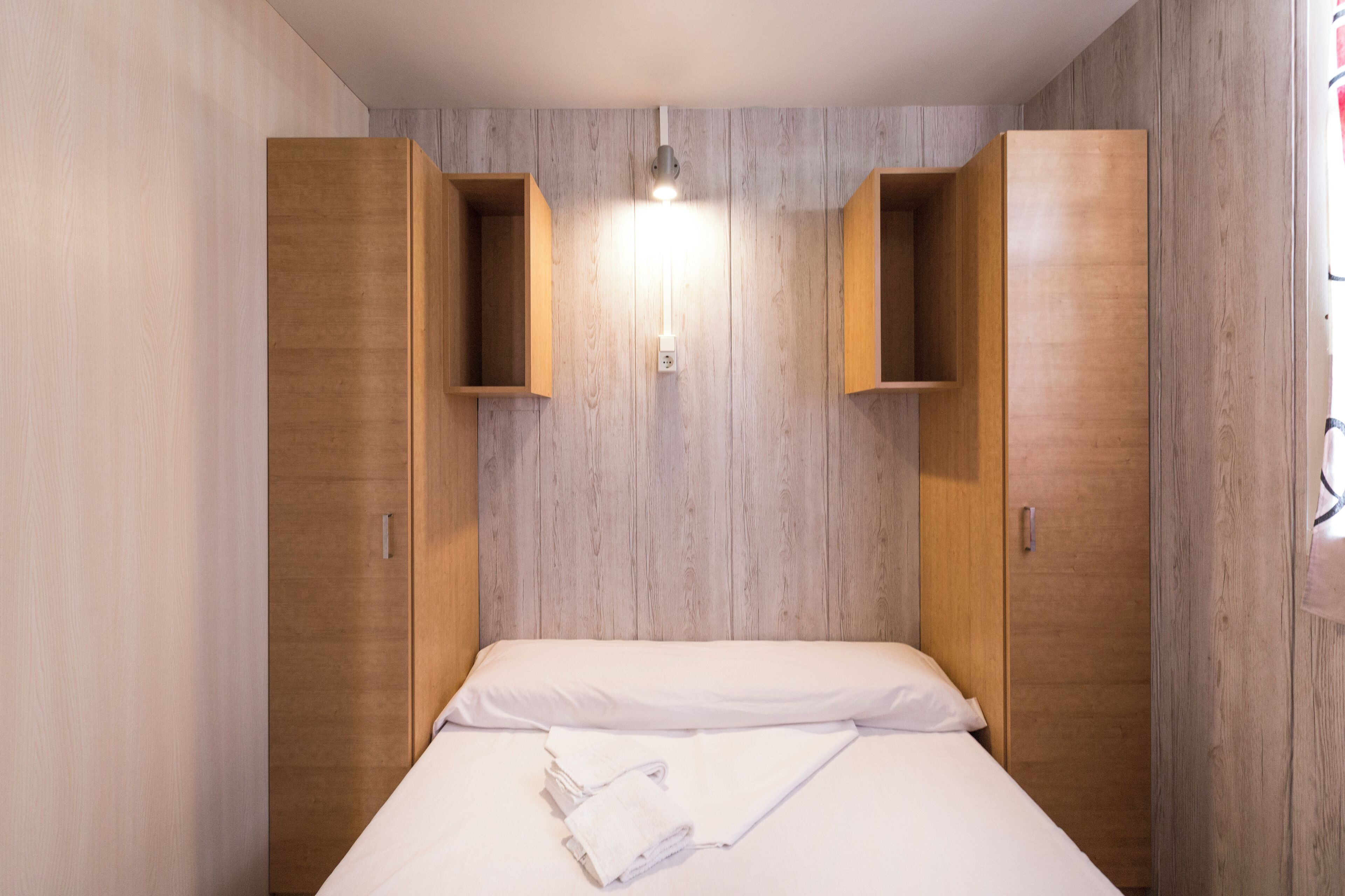 Bungalow Standard | Couette en duvet d'oie, rideaux occultants, Wi-Fi gratuit, draps fournis