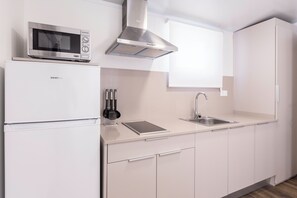 Fridge, stovetop, coffee/tea maker, cookware/dishes/utensils