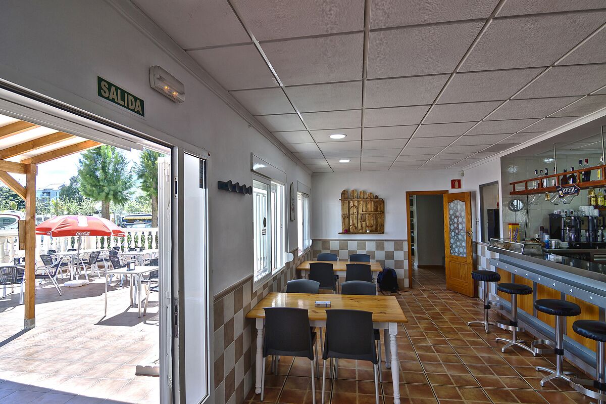 Tägliches großes Frühstück (4 EUR pro Person)