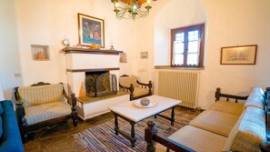 Televisión de pantalla plana, chimenea