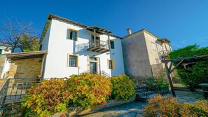 Casa superior, llar de foc, vistes al mar | Terrassa o pati