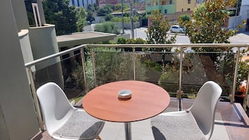 1 bedroom, premium bedding, down duvets, minibar