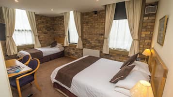 Budget Family Room (Sleepwell Inn Annex) | Bộ đồ giường cao cấp, két bảo mật tại phòng, trang trí khác biệt