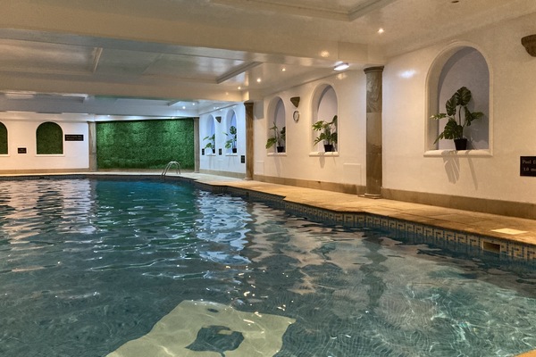Indoor pool, sun loungers