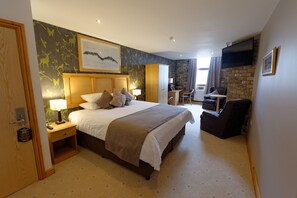 Sengetøy av topp kvalitet, safe på rommet og individuelt dekorert