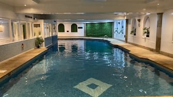 Indoor pool, pool loungers