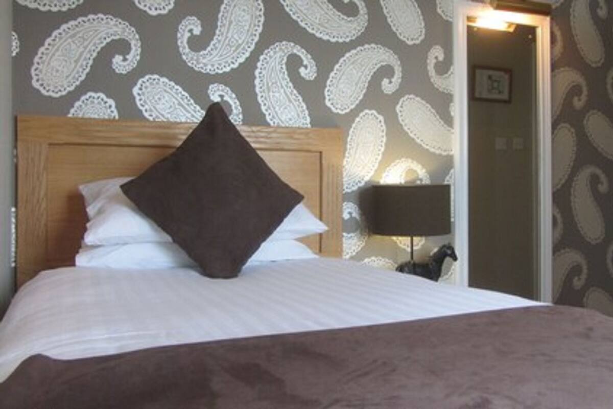 Standard Single Room (Washington Central Hotel) | 高級寢具、房內夾萬、書桌、手提電腦工作空間