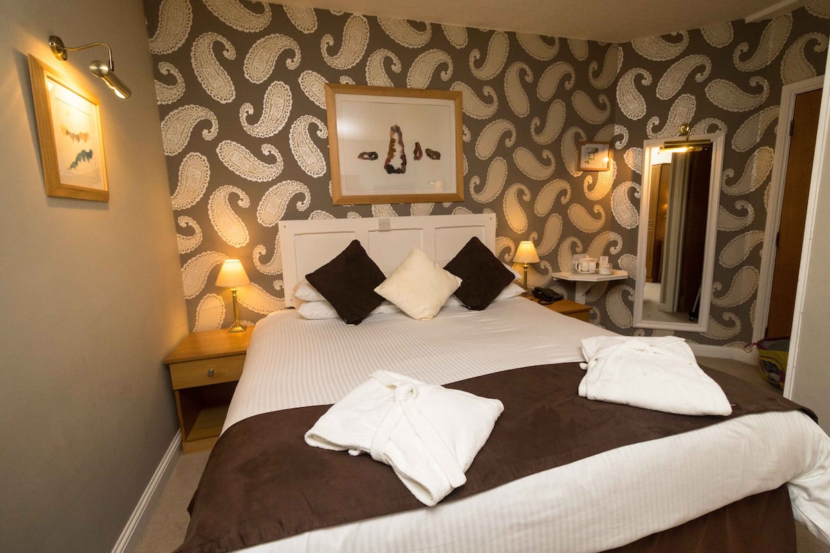 1 quarto, roupas de cama premium, cofres nos quartos