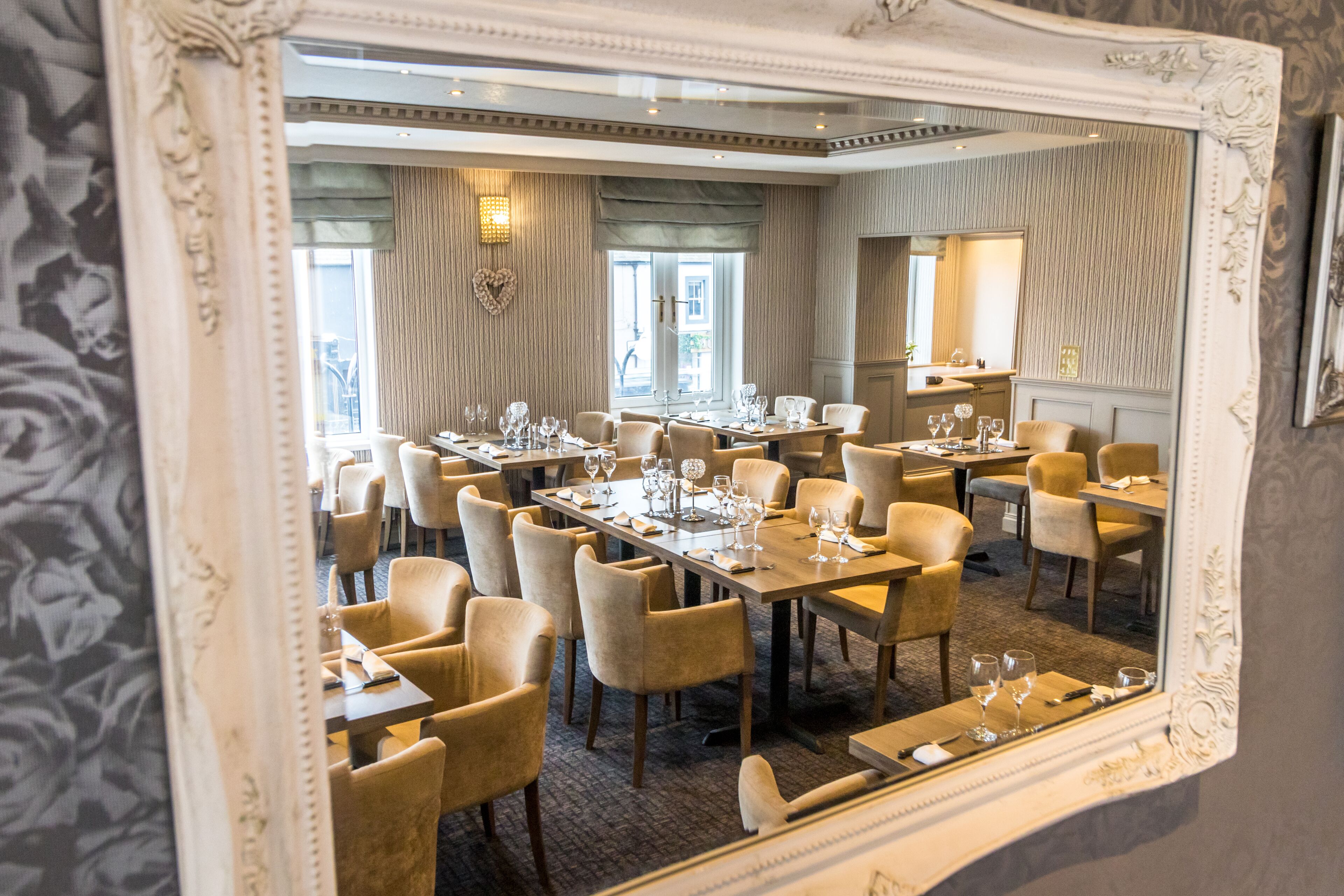 2 restaurants, lunch served