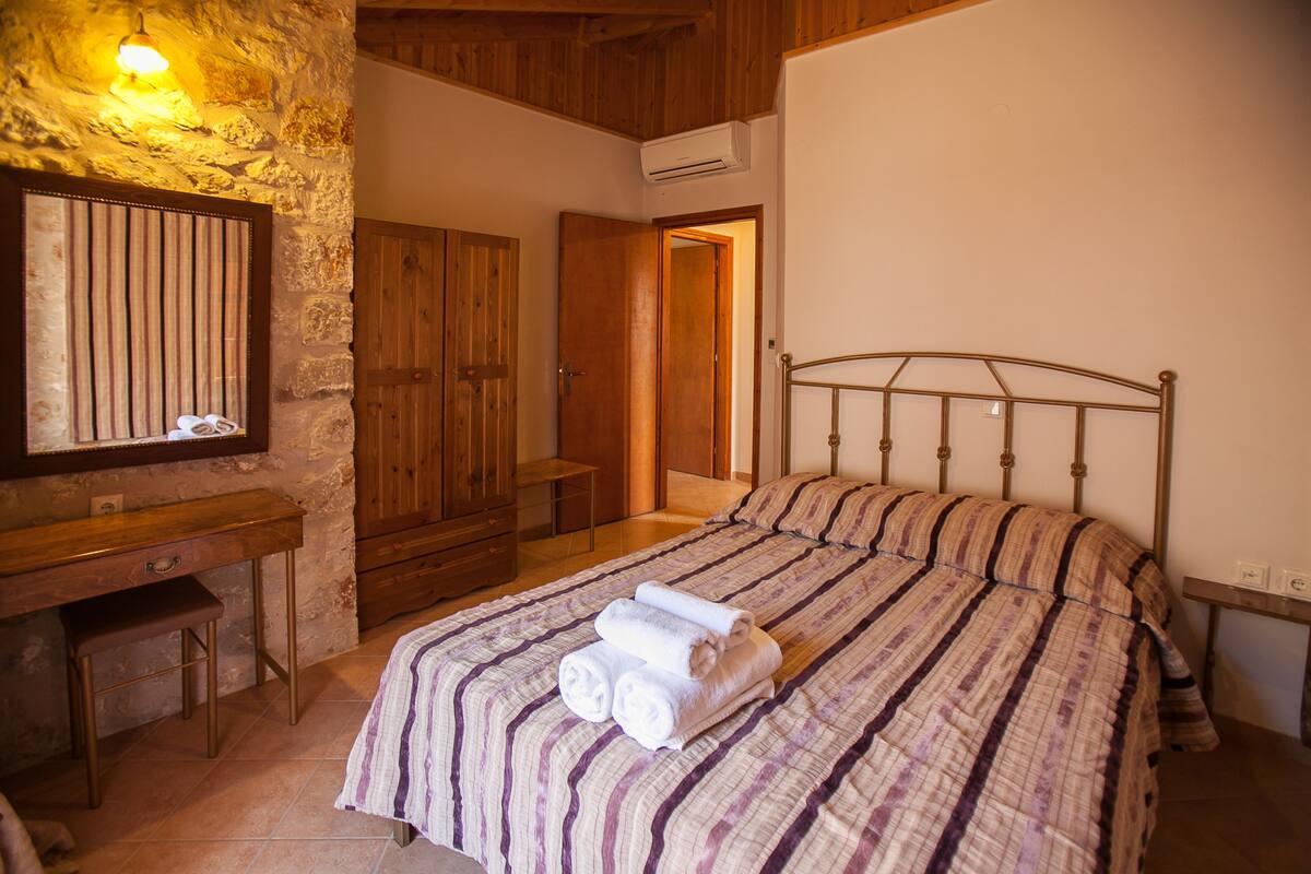 Deluxe Apartment, Partial Sea View | In-room safe, desk, soundproofing, free cots/infant beds