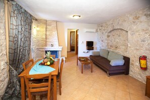 Living room - Anigraia (North Kynouria)