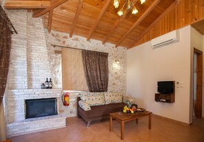 Living area - Anigraia (North Kynouria)