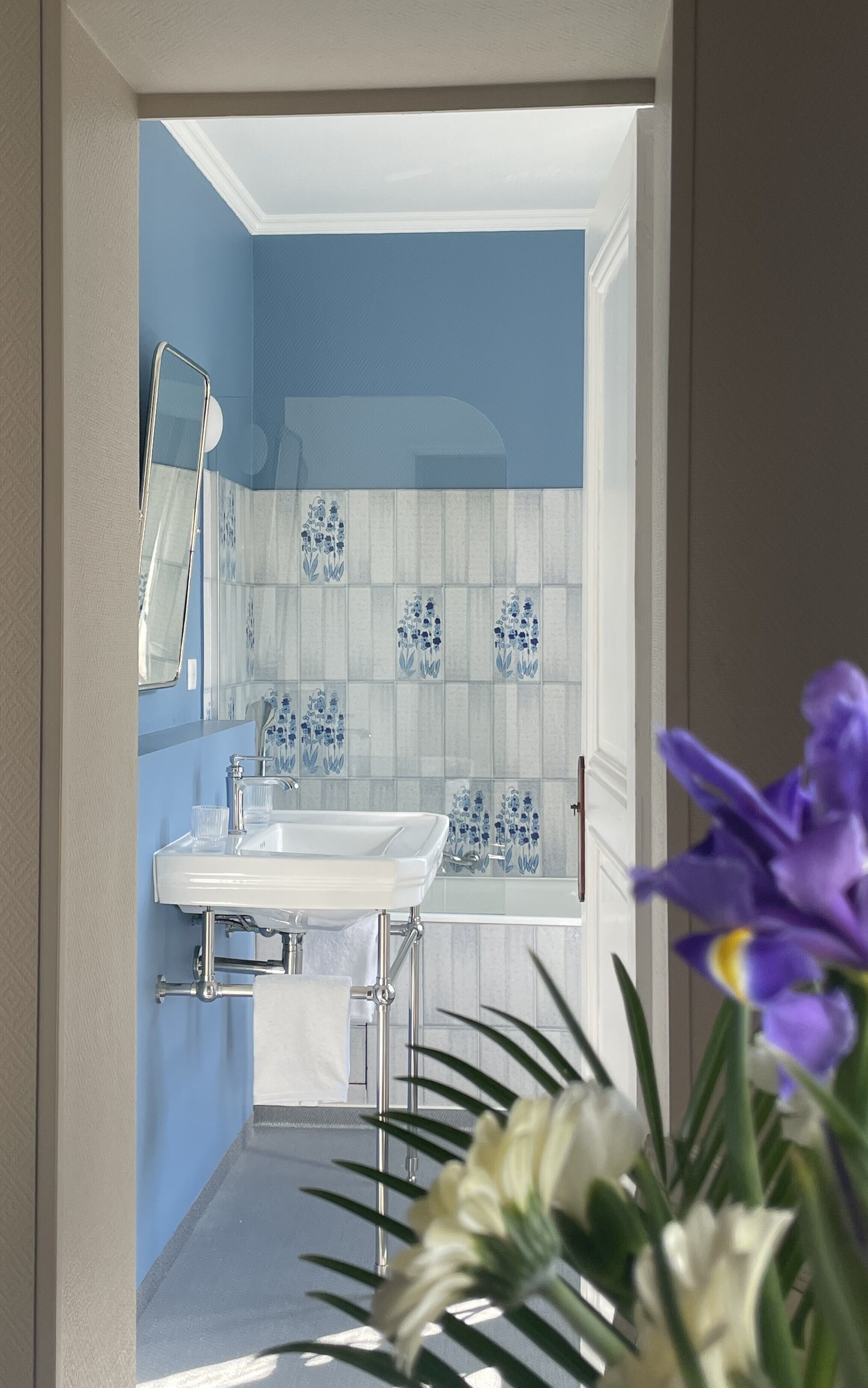 superior double room | bathroom | hair dryer, towels