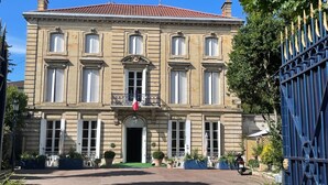 A large, historic building with a symmetrical facade, large windows, and a central entrance. - Chateau des Jacobins (Agen)