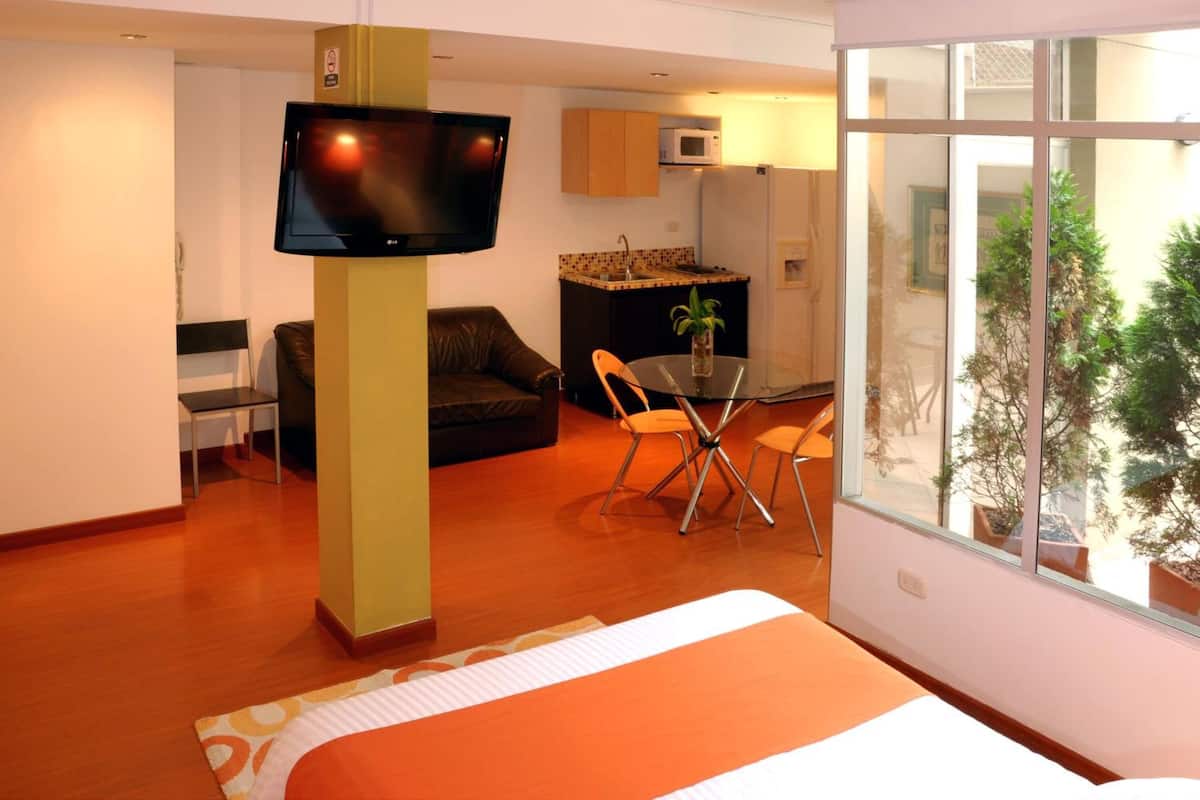Apartamento de lujo | 1 dormitorio, edredones de plumas, decoración individual