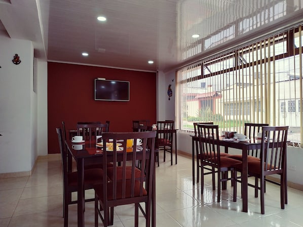 Free daily continental breakfast