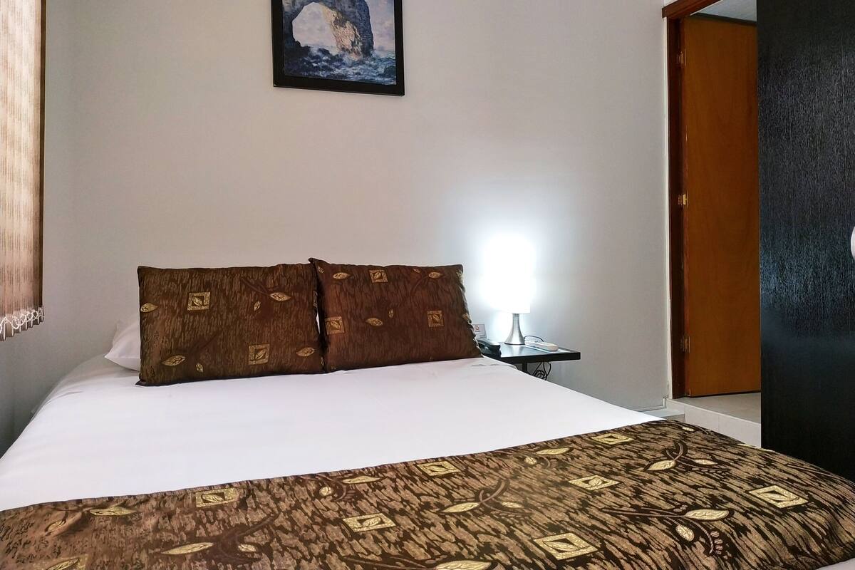Quarto solteiro | 1 quarto, roupas de cama premium, cofres nos quartos, escrivaninha