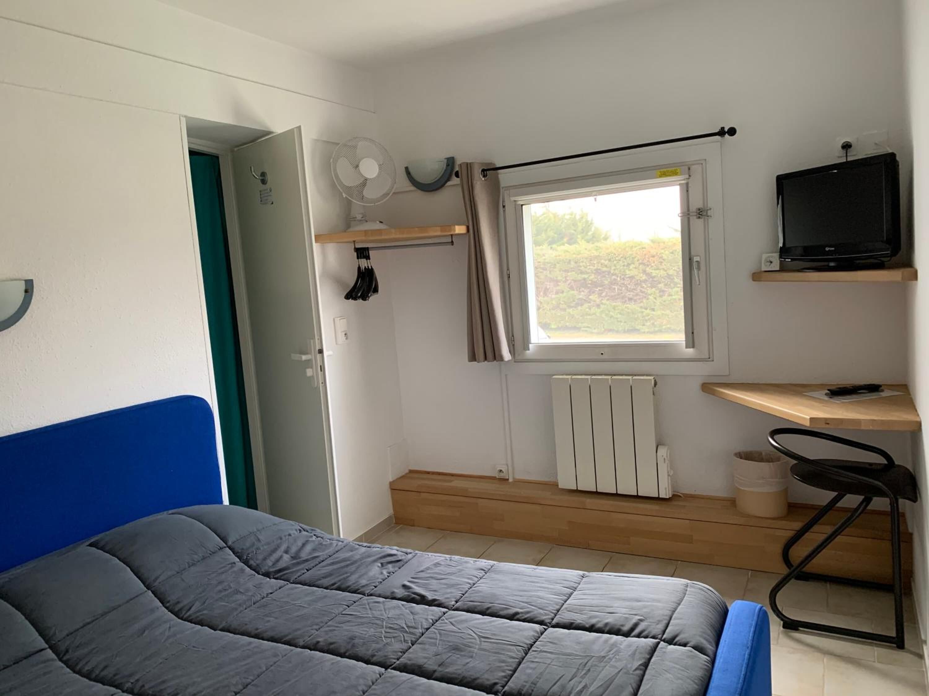 Soundproofing, free WiFi, bed sheets