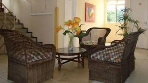 Lobby sitting area - Raio de Sol Praia Hotel (Fortaleza)