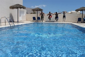 Seasonal outdoor pool - Rooms Mary (Santorini)