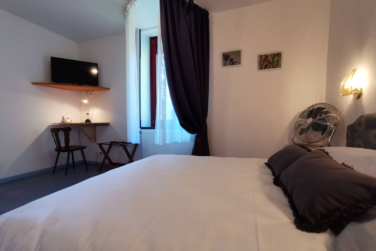 Single Room | In-room safe, individually decorated, individually furnished, desk