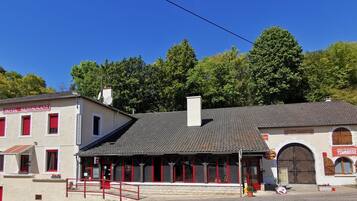 Fachada de la propiedad
