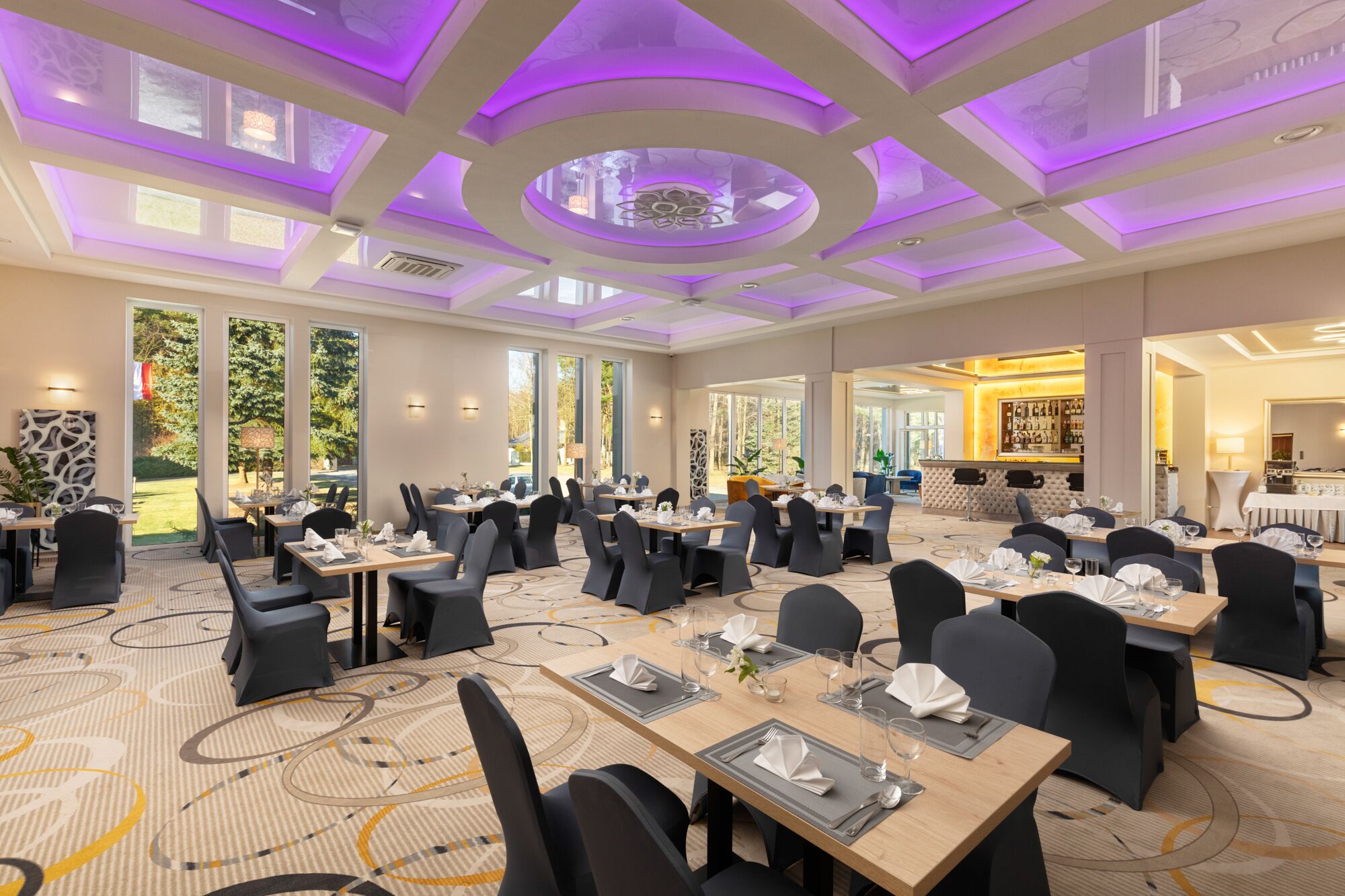 供應早餐、午餐、晚餐；本地菜