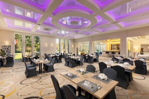 Se sirven desayunos, almuerzos, cenas y cocina local