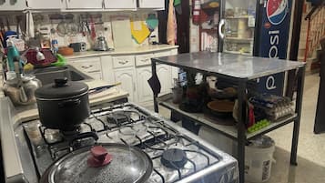 大型冰箱、爐台、義式濃縮咖啡機、咖啡機/沖茶器