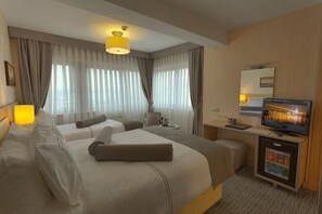 Hypo-allergenic bedding, memory foam beds, minibar, in-room safe - Galata La Bella Hotel (Istanbul)
