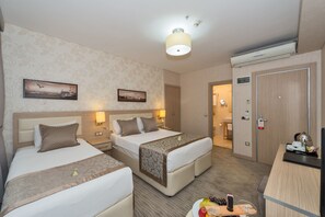 Family Room | Hypo-allergenic bedding, memory foam beds, minibar, in-room safe - Galata La Bella Hotel (Istanbul)