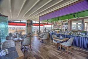 2 restaurants, breakfast, lunch, dinner served; international cuisine - Galata La Bella Hotel (Istanbul)