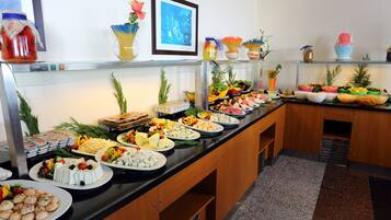 Daily buffet breakfast (TRY 60 per person)