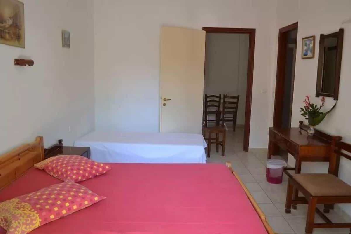 Studio, Ground Floor | 1 bilik tidur, peti besi dalam bilik, seterika/papan seterika
