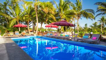 حمّام سباحة خارجي، مقاعد للتشمس