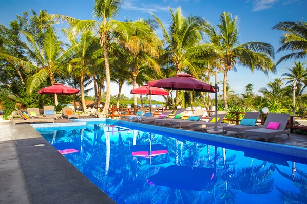 Outdoor pool, pool loungers