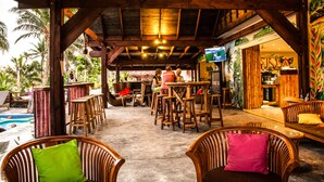 Poolside bar - Aquana Beach Resort (Eratap)