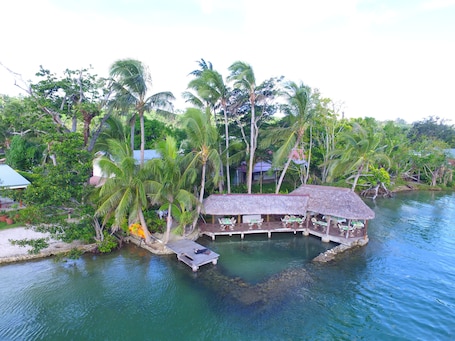Fachada de la propiedad. Lagoon Gardens