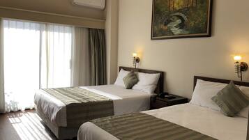 Superior Room, 2 Katil Ratu (Queen) | Peti besi dalam bilik, meja, Wi-fi percuma, cadar katil