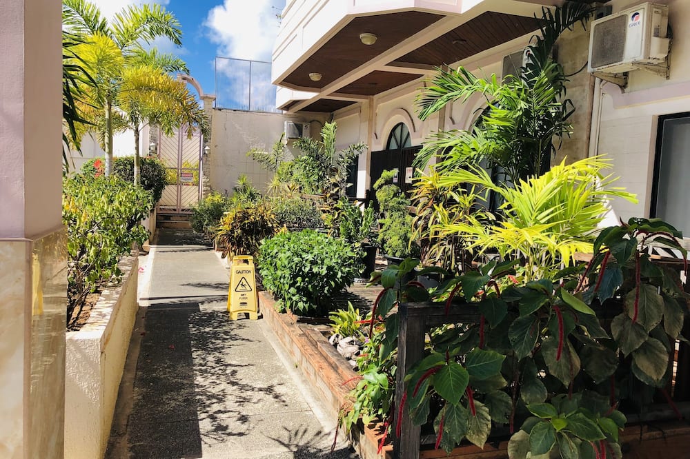Holiday Saipan Hotel