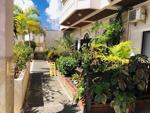 Front of property - Holiday Saipan Hotel (Saipan)